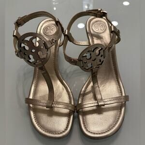 Tory Burch Elegant Gold Sandals in Size 8. Preloved in Excellent Condition!